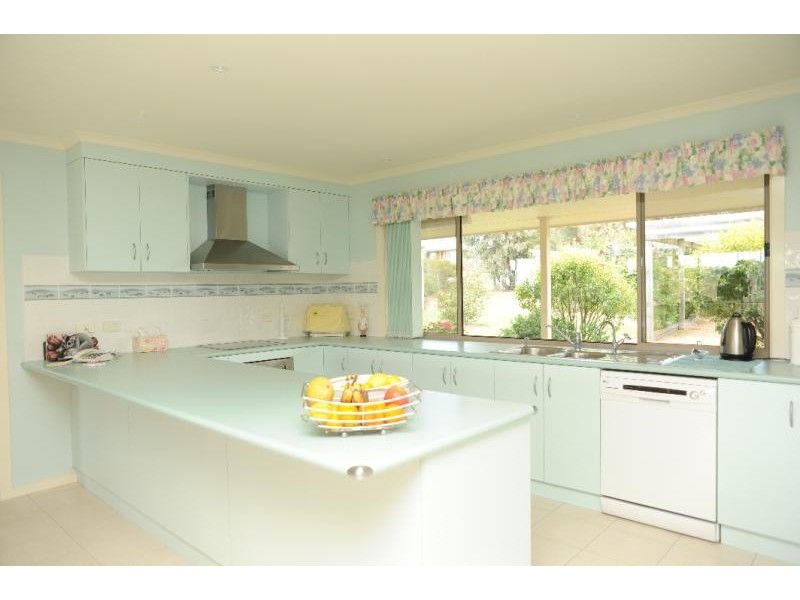 8 Mallard Close, Newlands Arm VIC 3875