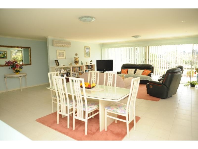 8 Mallard Close, Newlands Arm VIC 3875