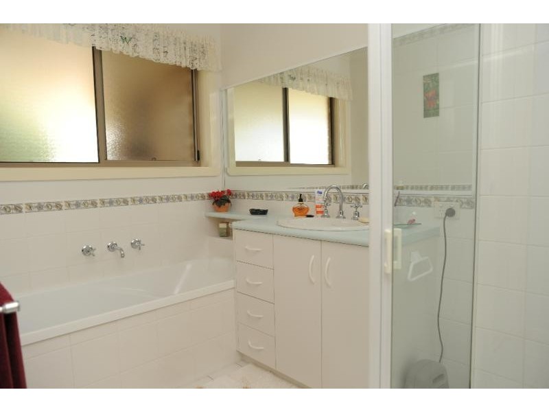 8 Mallard Close, Newlands Arm VIC 3875