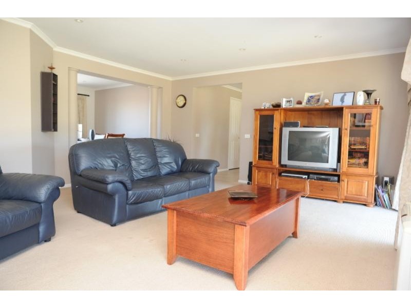5 Howitt Avenue, Bairnsdale VIC 3875