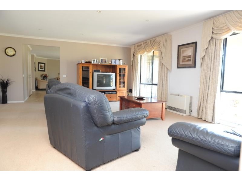5 Howitt Avenue, Bairnsdale VIC 3875