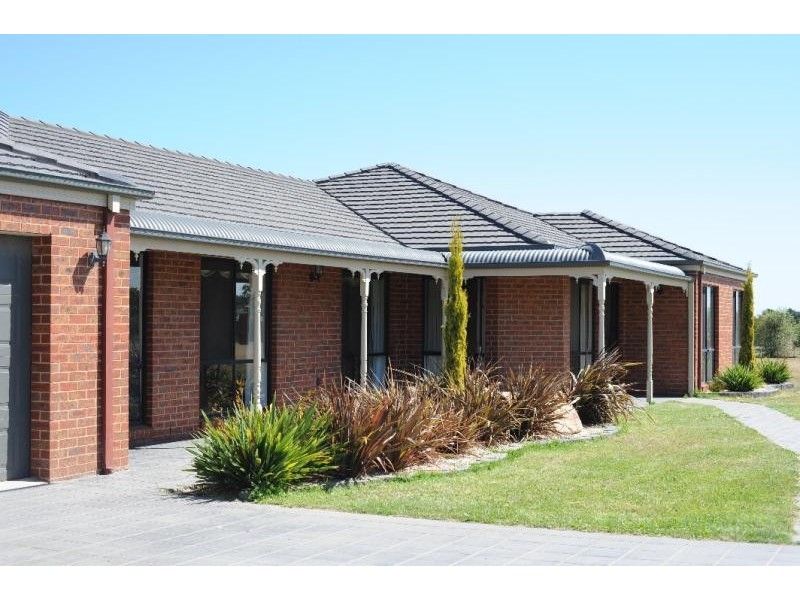 5 Howitt Avenue, Bairnsdale VIC 3875