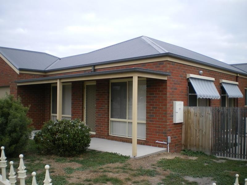 Unit B/57 Balmoral Crescent, Bairnsdale VIC 3875