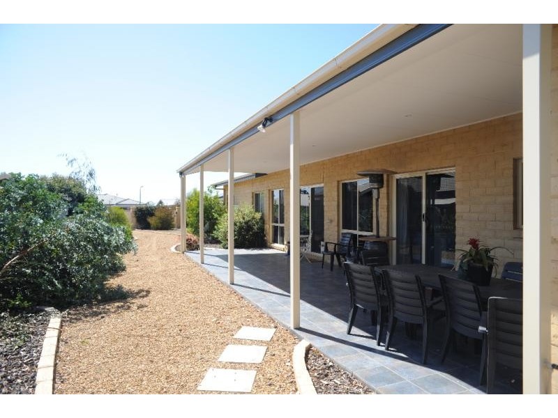 14 Kooralbyn Court, Bairnsdale VIC 3875