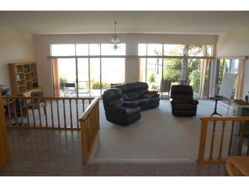 219 Bay Road, Eagle Point VIC 3878