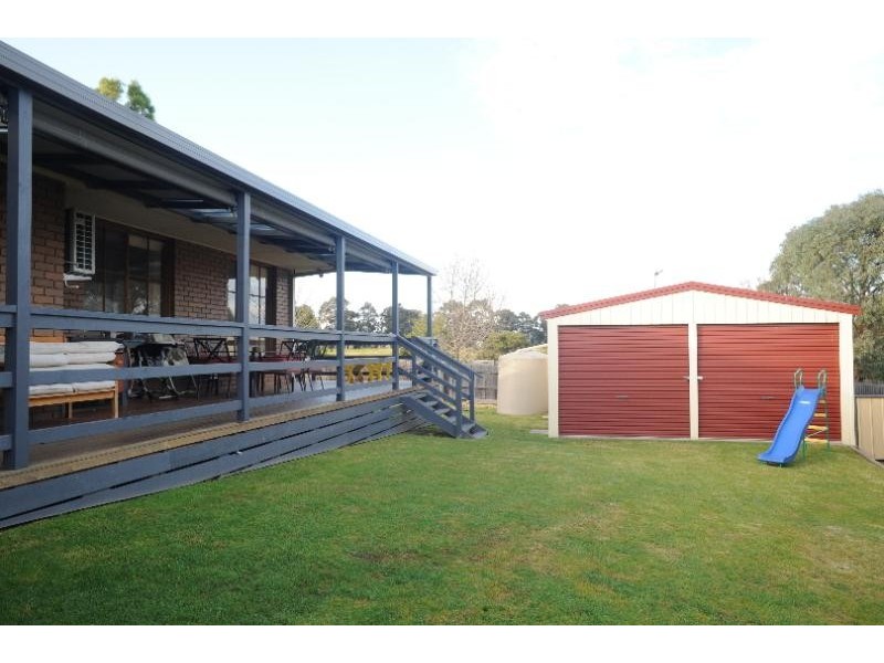 13 Harnham Drive, Bairnsdale VIC 3875