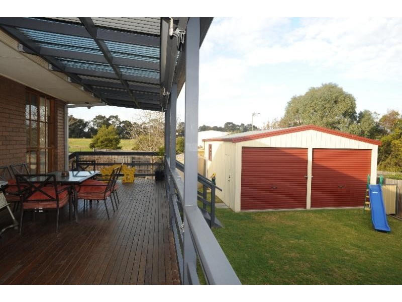13 Harnham Drive, Bairnsdale VIC 3875