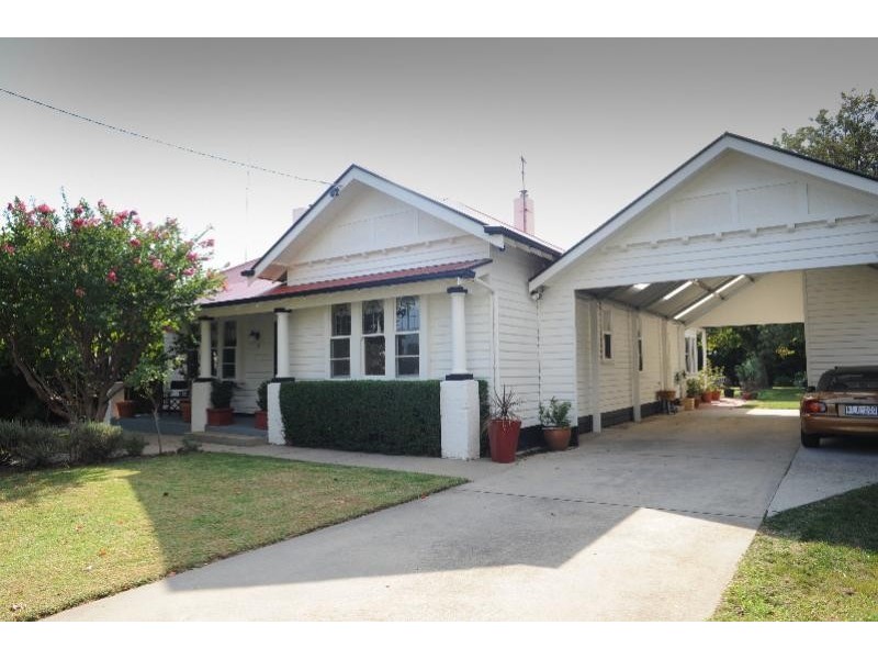 32 Pearson Street, Bairnsdale VIC 3875