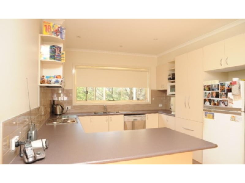 75 Harnham Drive, Bairnsdale VIC 3875