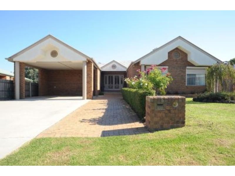 16 Blackwood Avenue, Bairnsdale VIC 3875