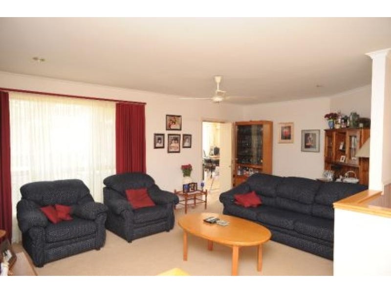 16 Blackwood Avenue, Bairnsdale VIC 3875