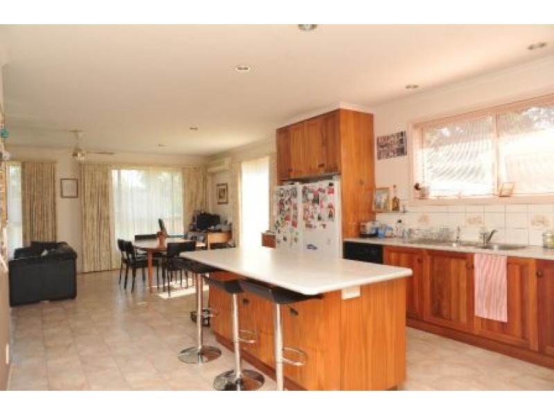 16 Blackwood Avenue, Bairnsdale VIC 3875