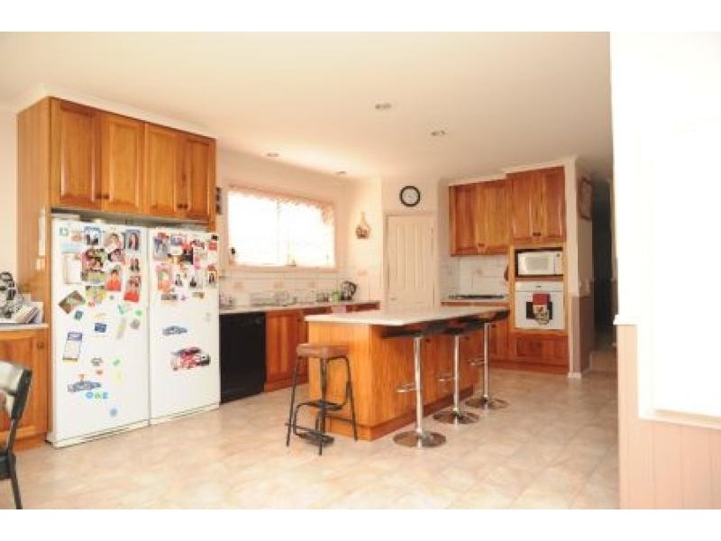 16 Blackwood Avenue, Bairnsdale VIC 3875