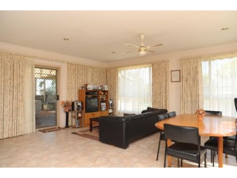 16 Blackwood Avenue, Bairnsdale VIC 3875