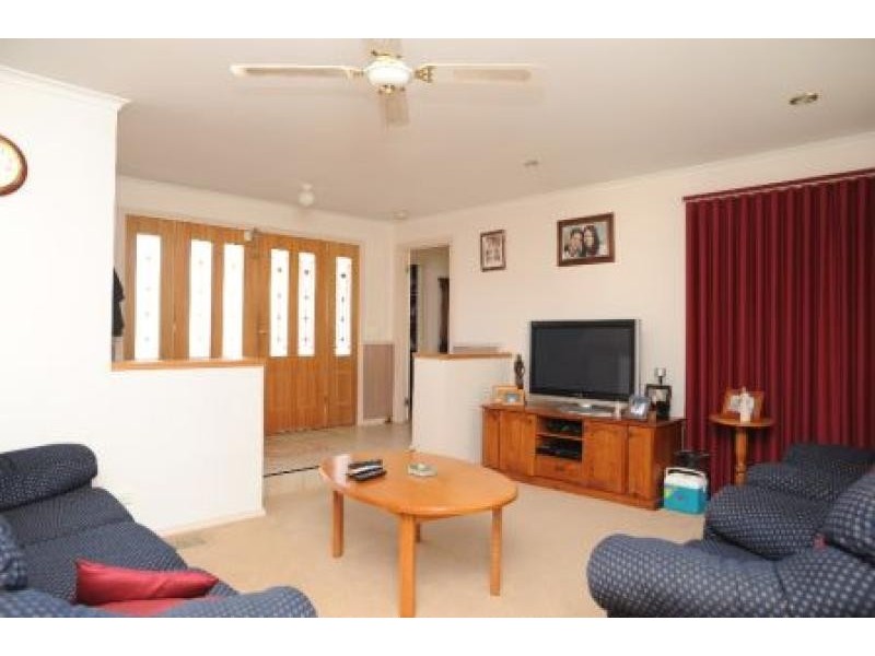 16 Blackwood Avenue, Bairnsdale VIC 3875