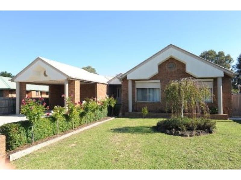 16 Blackwood Avenue, Bairnsdale VIC 3875