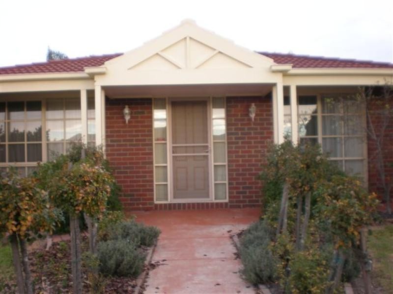 5 Harnham Drive, Bairnsdale VIC 3875