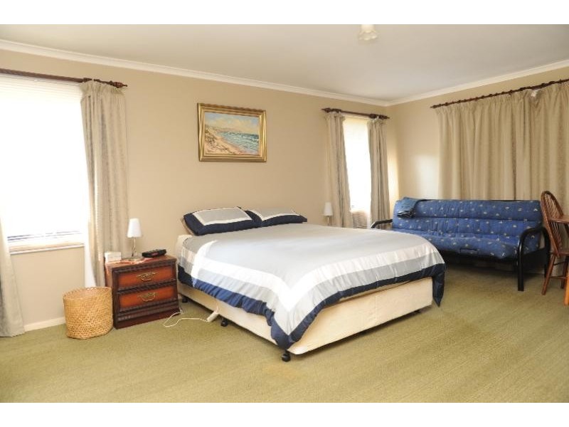 36 Cunningham Court, Swan Reach VIC 3903