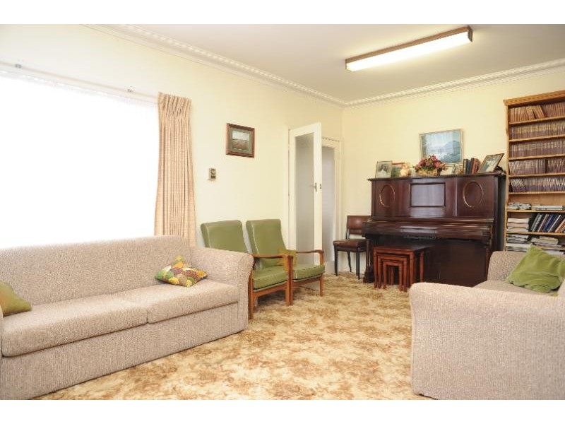 9 Dean Street, Bairnsdale VIC 3875