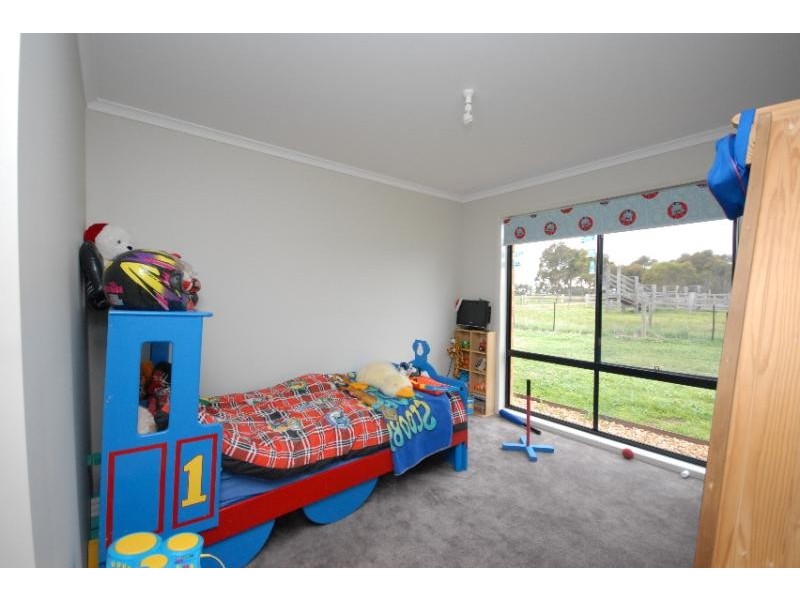 8 Lake Tide Avenue, Newlands Arm VIC 3875