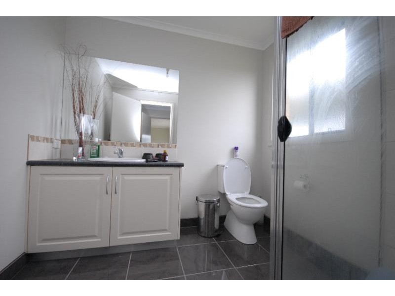 8 Lake Tide Avenue, Newlands Arm VIC 3875