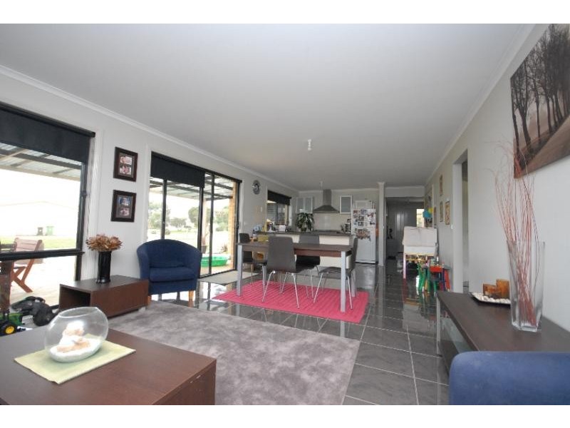 8 Lake Tide Avenue, Newlands Arm VIC 3875