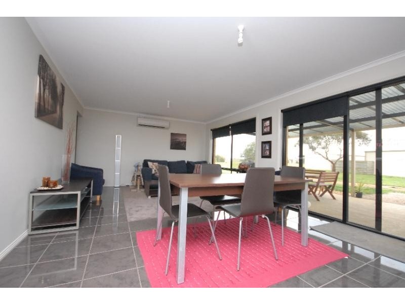 8 Lake Tide Avenue, Newlands Arm VIC 3875