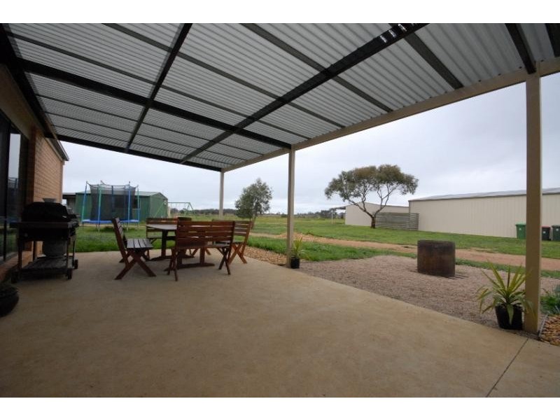 8 Lake Tide Avenue, Newlands Arm VIC 3875