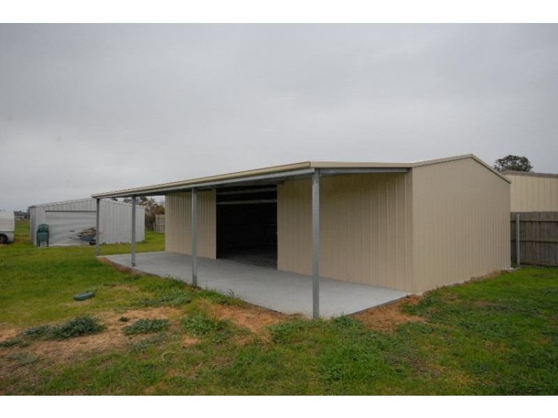 8 Lake Tide Avenue, Newlands Arm VIC 3875
