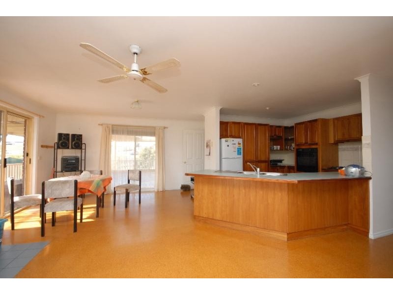 70 Howitt Avenue, Bairnsdale VIC 3875