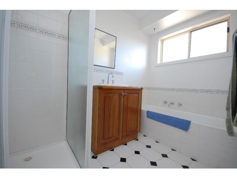 70 Howitt Avenue, Bairnsdale VIC 3875