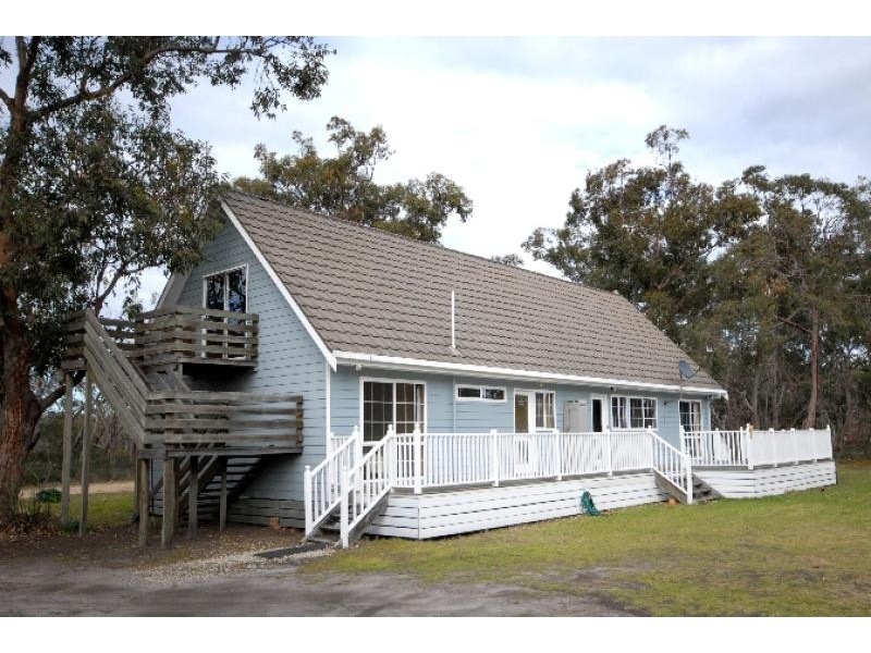 76 Eleventh Parade, Raymond Island VIC 3880