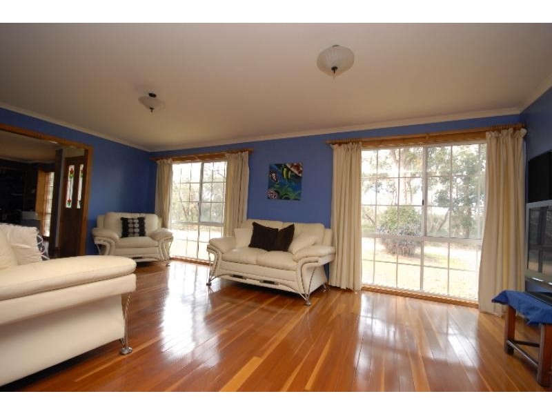 76 Eleventh Parade, Raymond Island VIC 3880