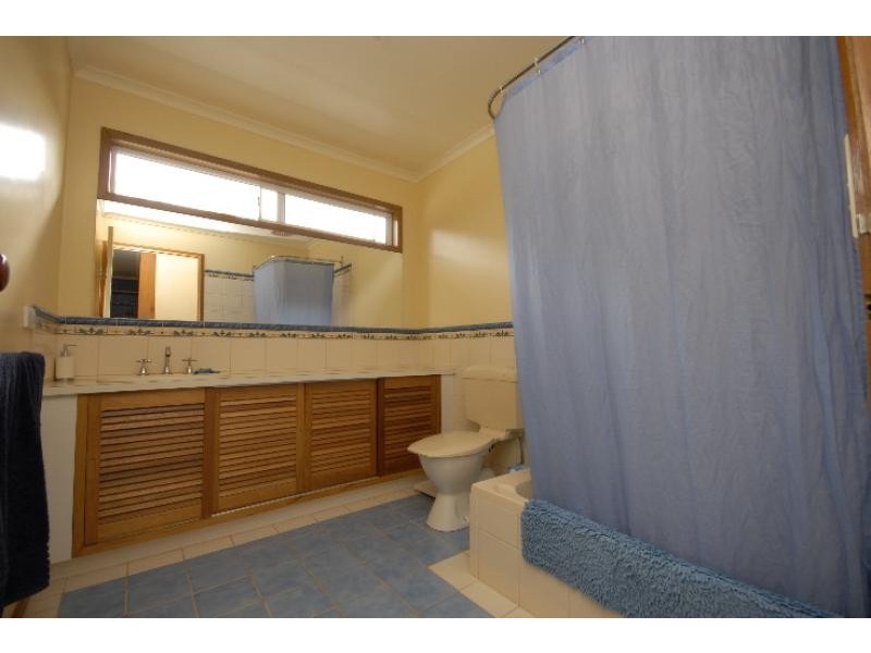 76 Eleventh Parade, Raymond Island VIC 3880