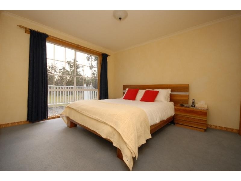 76 Eleventh Parade, Raymond Island VIC 3880