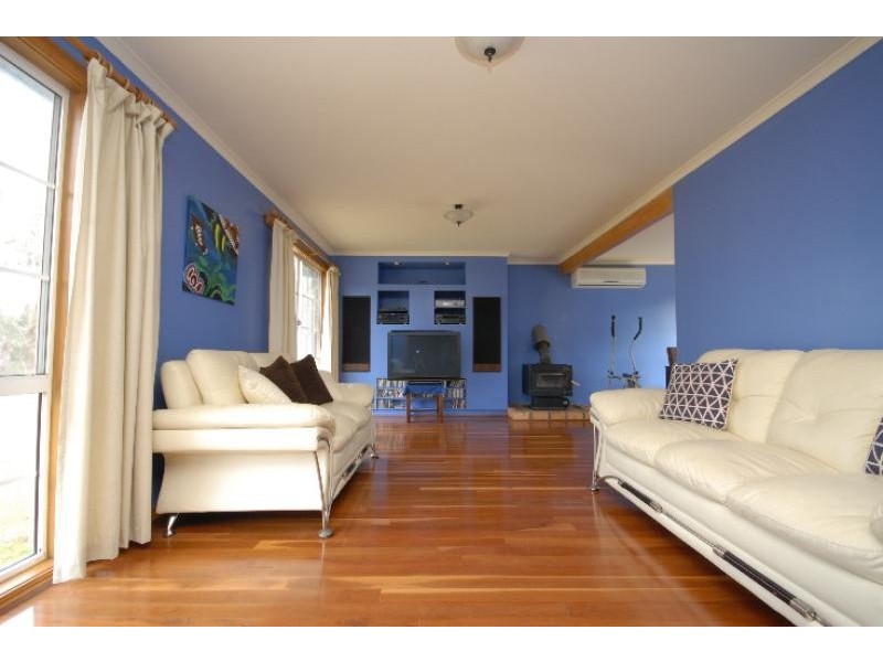 76 Eleventh Parade, Raymond Island VIC 3880