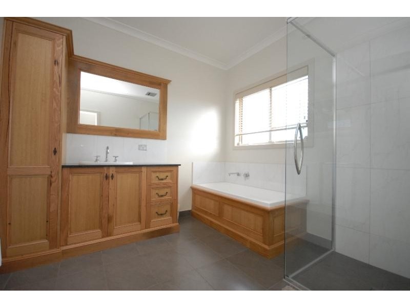 22 Kooralbyn Court, Bairnsdale VIC 3875