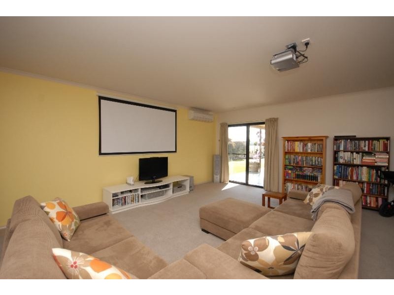 68 Gatehouse Drive, Bairnsdale VIC 3875