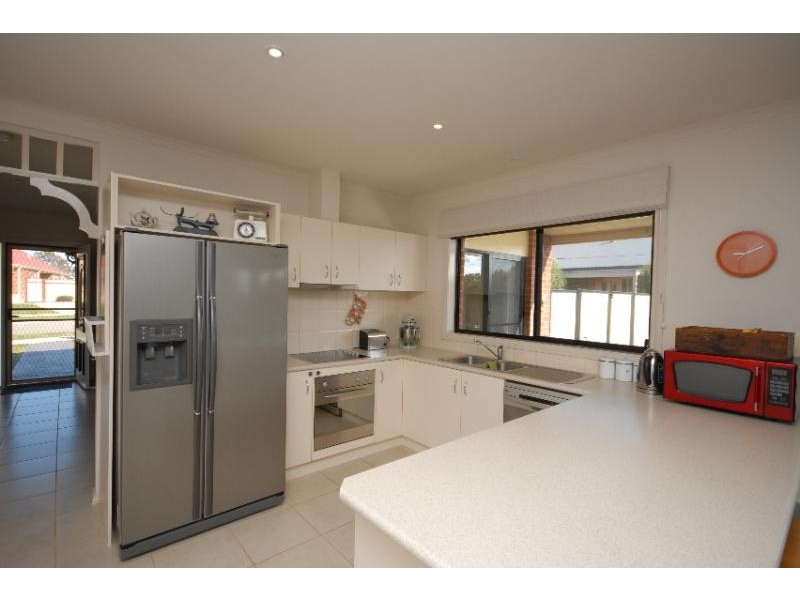 68 Gatehouse Drive, Bairnsdale VIC 3875