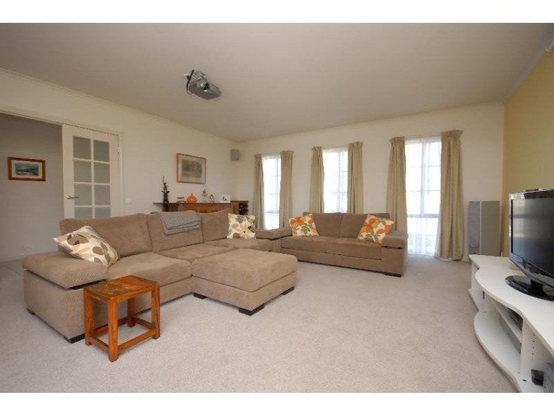 68 Gatehouse Drive, Bairnsdale VIC 3875