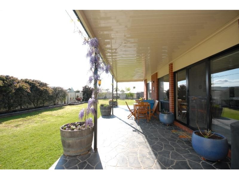 68 Gatehouse Drive, Bairnsdale VIC 3875