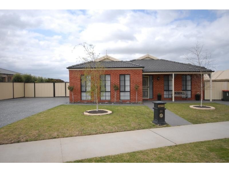 68 Gatehouse Drive, Bairnsdale VIC 3875