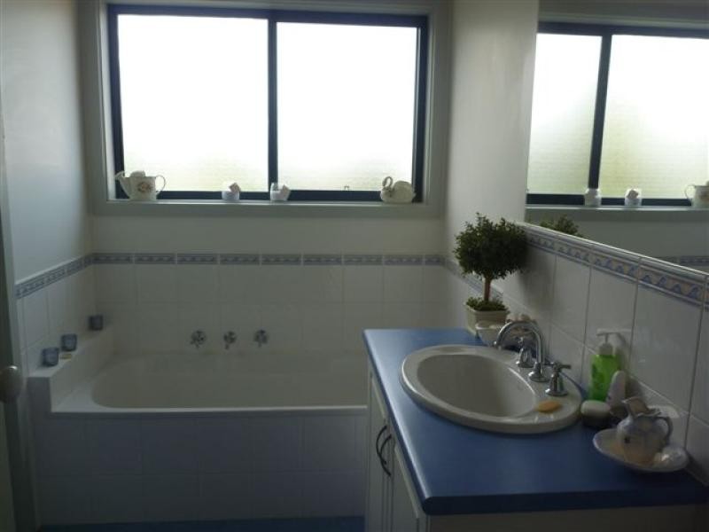 31 Dwyer Street, Wy Yung VIC 3875