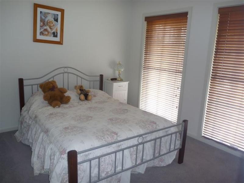 31 Dwyer Street, Wy Yung VIC 3875