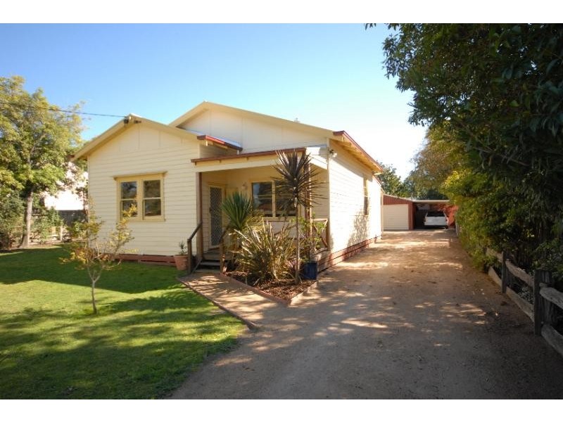 18 Bull Street, Bairnsdale VIC 3875