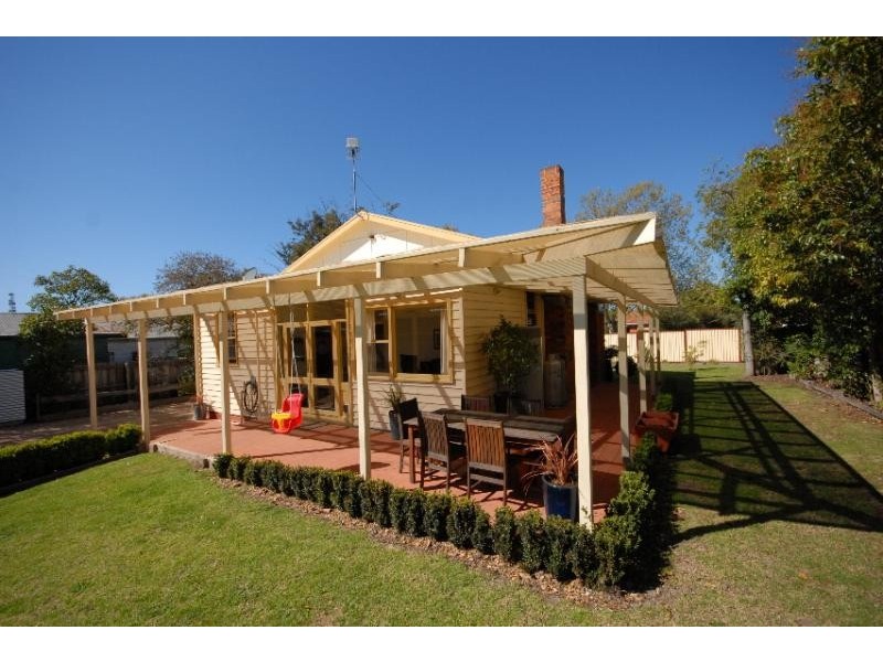 18 Bull Street, Bairnsdale VIC 3875
