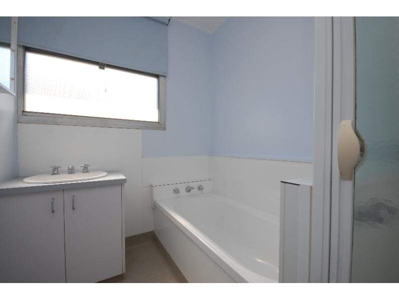 9 Cameron Crescent, Bairnsdale VIC 3875