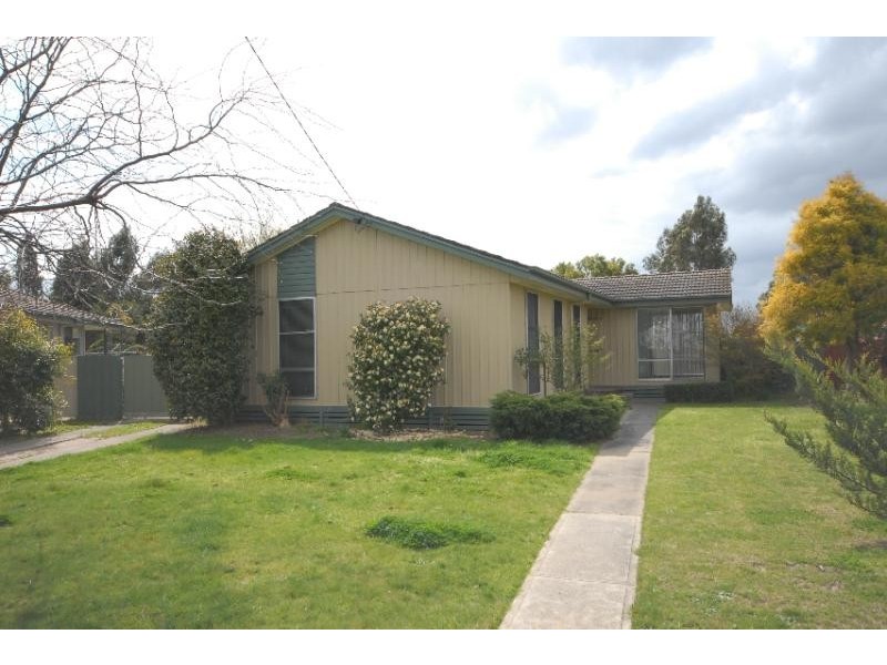 25 Cameron Crescent, Bairnsdale VIC 3875