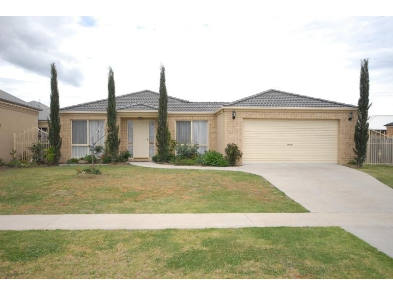 12A Balmoral Crescent, Bairnsdale VIC 3875