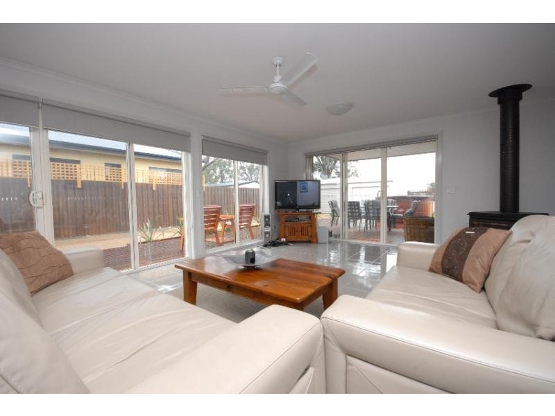 18 Windsor Court, Bairnsdale VIC 3875